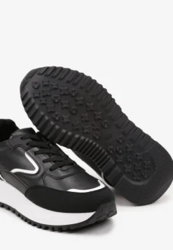 Czarne Sneakersy na Płaskiej Podeszwie z Geometrycznym Motywem Erithnia