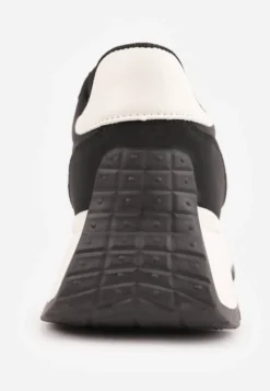 Czarne Sneakersy na Platformie z Geometrycznym Motywem Tillia