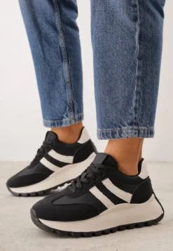 Czarne Sneakersy na Platformie z Geometrycznym Motywem Tillia