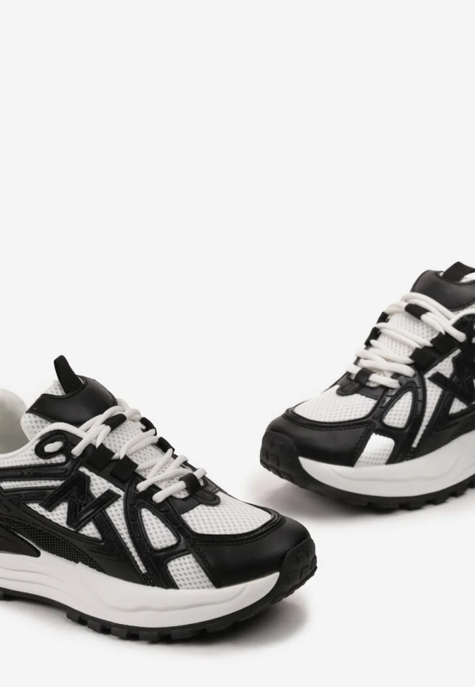 Czarne Sneakersy na Platformie z Wstawkami z Siateczki Epionna