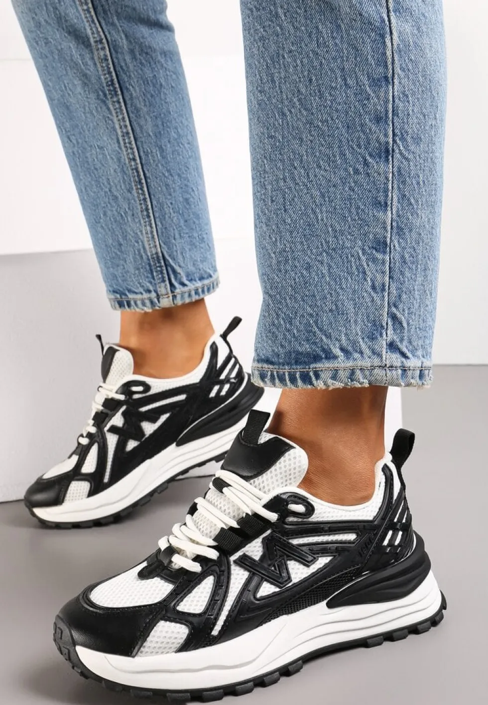 Czarne Sneakersy na Platformie z Wstawkami z Siateczki Epionna