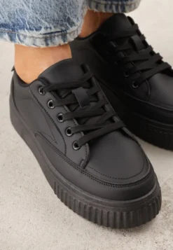 Czarne Sneakersy na Tłoczonej Platformie Zeaninia