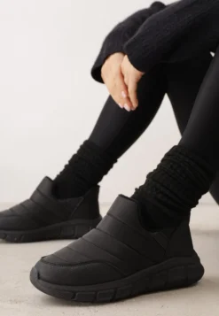 Czarne Sneakersy Śniegowce na Platformie z Tłoczeniem i Pikowaną Cholewką Vermina