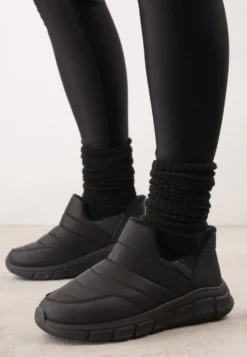 Czarne Sneakersy Śniegowce na Platformie z Tłoczeniem i Pikowaną Cholewką Vermina