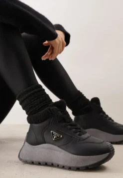 Czarne Sneakersy Śniegowce Vices na Platformie Ozdobione Trójkątną Aplikacją Ficebia