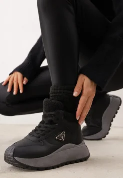 Czarne Sneakersy Śniegowce Vices na Platformie Ozdobione Trójkątną Aplikacją Ficebia