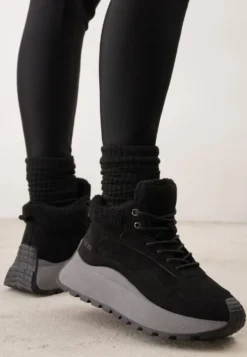 Czarne Sneakersy Śniegowce Vices na Platformie Ozdobione Napisem i Futerkiem Lanite
