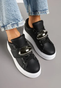 Czarne Sneakersyn na Platformie z Metaliczną Aplikacją Welveria