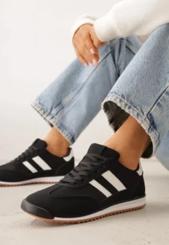 Czarne Sneakersy Ozdobione Dwoma Paskami Lannatea