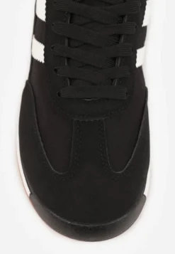 Czarne Sneakersy Ozdobione Dwoma Paskami Lannatea