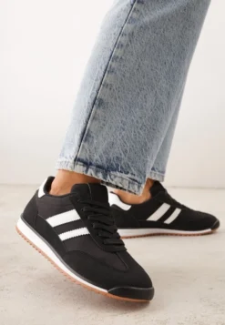 Czarne Sneakersy Ozdobione Dwoma Paskami Lannatea
