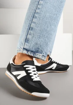 Czarne Sneakersy Ozdobione Geometrycznym Motywem Clevandra