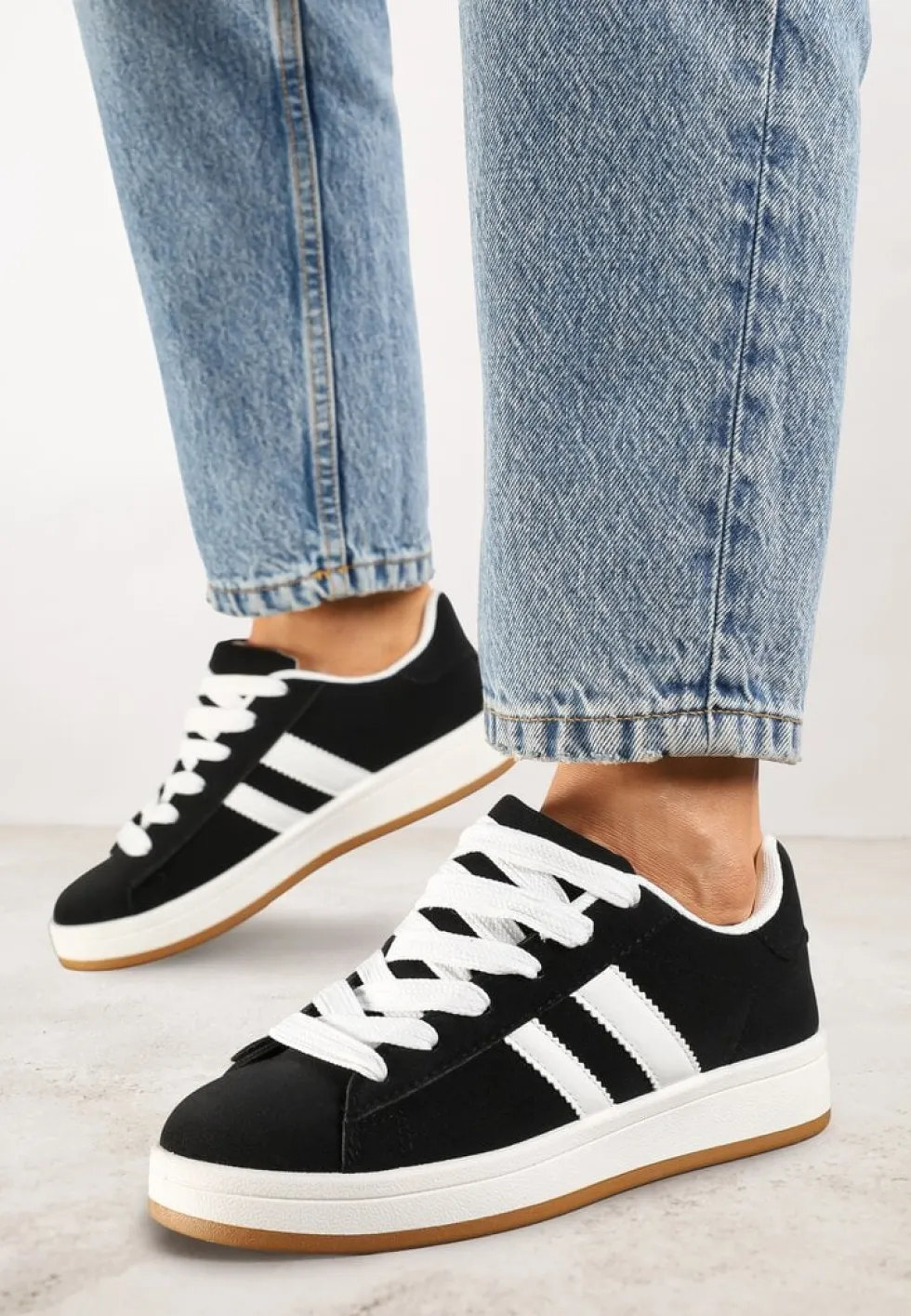Czarne Sneakersy Ozdobione Motywem Pasków Flortewi
