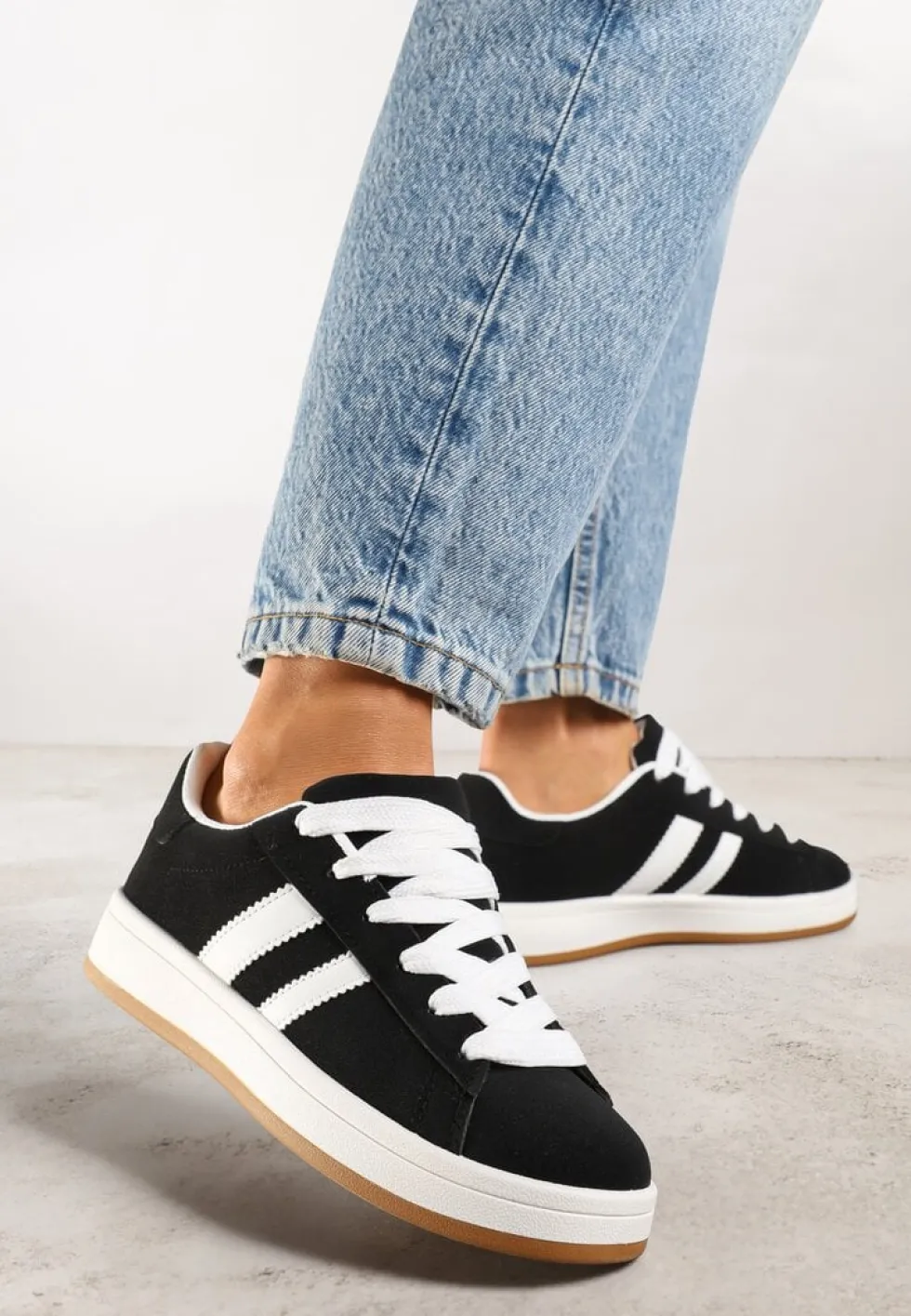 Czarne Sneakersy Ozdobione Motywem Pasków Flortewi