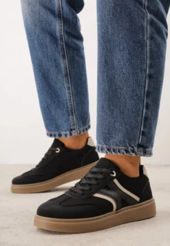 Czarne Sneakersy przed Kostkę z Ozdobnymi Detalami Emmasta