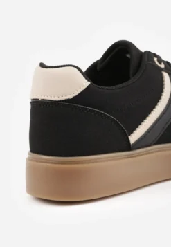 Czarne Sneakersy przed Kostkę z Ozdobnymi Detalami Emmasta