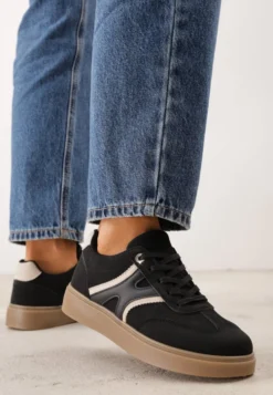 Czarne Sneakersy przed Kostkę z Ozdobnymi Detalami Emmasta