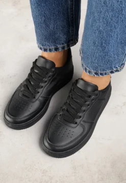 Czarne Sneakersy Sznurowane na Grubej Podeszwie Taleith