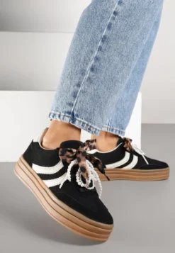 Czarne Sneakersy Tenisówki na Tłoczonej Platformie Ozdobione Perłami Ashinne
