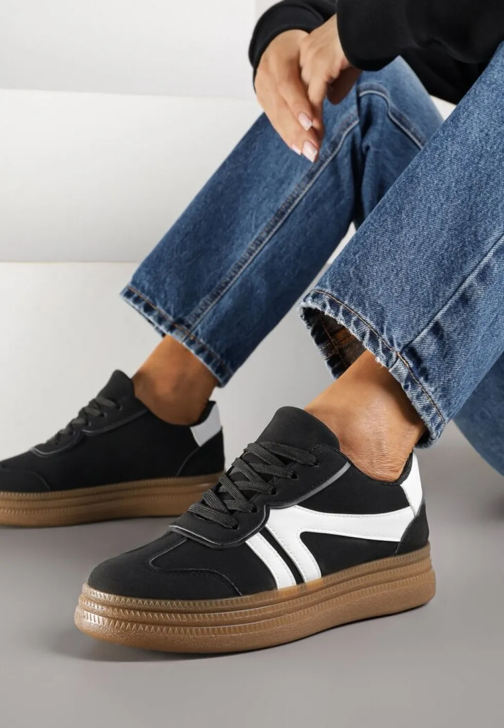 Czarne Sneakersy Tenisówki Ozdobione Geometrycznym Wzorem Shie