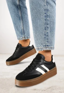 Czarne Sneakersy Tenisówki Ozdobione Paskami Sovresia