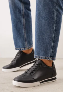 Czarne Sneakersy Turning Away