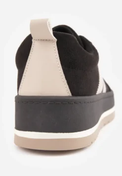 Czarne Sneakersy Typu Kultowe Tenisówki o Fakturze Zamszu na Platformie Numissa