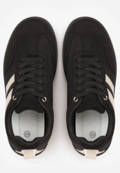 Czarne Sneakersy Typu Kultowe Tenisówki o Fakturze Zamszu na Platformie Numissa