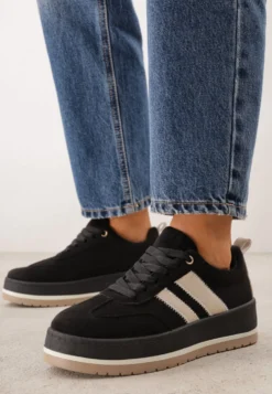 Czarne Sneakersy Typu Kultowe Tenisówki o Fakturze Zamszu na Platformie Numissa