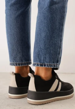 Czarne Sneakersy Typu Kultowe Tenisówki o Fakturze Zamszu na Platformie Numissa