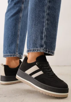 Czarne Sneakersy Typu Kultowe Tenisówki o Fakturze Zamszu na Platformie Numissa