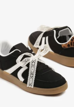 Czarne Sneakersy Typu Kultowe Tenisówki z Ozdobną Odpinaną Kokardą Korilinda