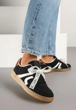 Czarne Sneakersy Typu Kultowe Tenisówki z Ozdobną Odpinaną Kokardą Korilinda