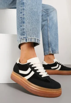 Czarne Sneakersy Typu Kultowe Tenisówki na Niskiej Platformie Olritia
