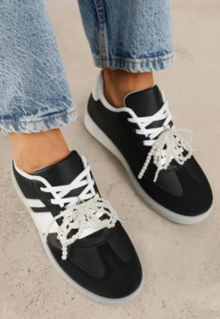 Czarne Sneakersy Typu Kultowe Tenisówki ze Zdobieniem z Perłami Nalavia