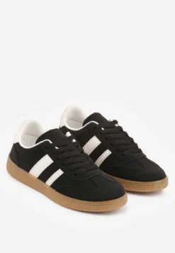 Czarne Sneakersy Typu Tenisówki Ozdobione Paskami po Bokach Fefia