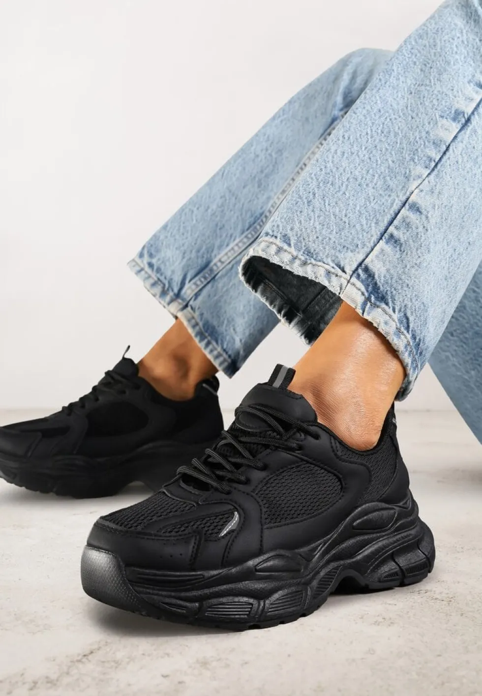 Czarne Sneakersy Vices na Platformie Ozdobione Tłoczeniem Natiselle