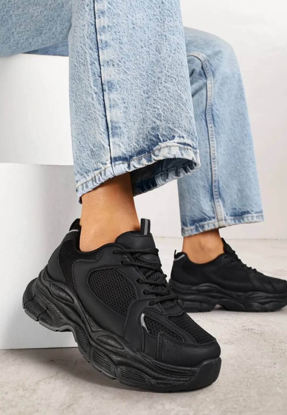 Czarne Sneakersy Vices na Platformie Ozdobione Tłoczeniem Natiselle