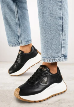 Czarne Sneakersy Vices na Platformie Ozdobione Metaliczną Aplikacją Nelviera