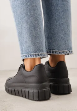 Czarne Sneakersy VICES na Platformie w Stylu Chunky z Perforacją Hypsyllis