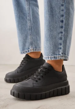 Czarne Sneakersy VICES na Platformie w Stylu Chunky z Perforacją Hypsyllis