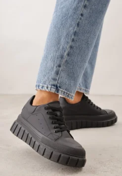 Czarne Sneakersy VICES na Platformie w Stylu Chunky z Perforacją Hypsyllis