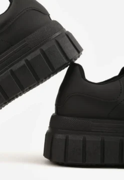 Czarne Sneakersy VICES na Platformie w Stylu Chunky z Perforacją Hypsyllis