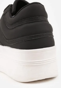 Czarne Sneakersy Vices na Platformie z Tłoczonym Napisem ze Sznurowaniem Eanneth