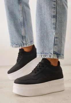 Czarne Sneakersy Vices na Platformie z Tłoczonym Napisem ze Sznurowaniem Eanneth