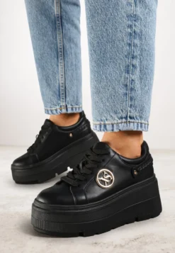 Czarne Sneakersy Vices na Platformie Ozdobione Metaliczną Aplikacją Tatellia