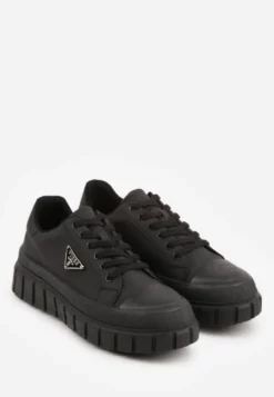 Czarne Sneakersy VICES na Tłoczonej Podeszwie w Stylu Chunky Myninis