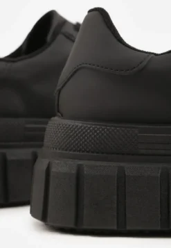 Czarne Sneakersy VICES na Tłoczonej Podeszwie w Stylu Chunky Myninis