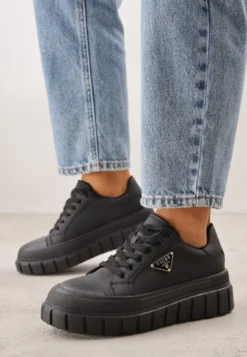 Czarne Sneakersy VICES na Tłoczonej Podeszwie w Stylu Chunky Myninis