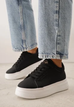 Czarne Sneakersy VICES Ozdobione Gwiazdą i Błyszczącą Wstawką Oranatta